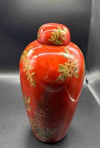 lot 58 image: Beautiful Red Floral Decorative Vase