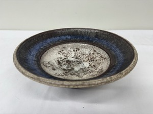lot 59 image: Mid-Century Glazed Stoneware Dish by Dick Gruchalla