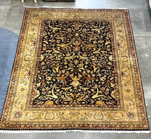 lot 9 image: Elegant Large Area Rug