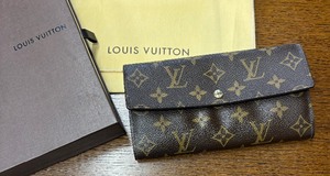 lot 11 image: Louis Vuitton Wallet