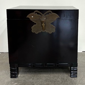 lot 79 image: Small Vintage Trunk with Stand