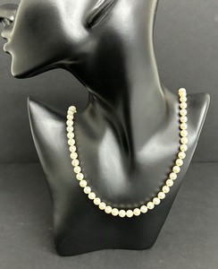 lot 39 image: Pretty Pearl Necklace with 14K Gold Clasp