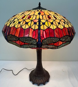 lot 2 image: Pretty and Large Tiffany Style Dragon Fly Table Lamp