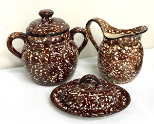 lot 60 image: Vintage Stangl Town and Country Pottery Grouping