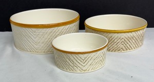 lot 77A image: Vintage Stangl Pottery Corduroy Pattern Nesting Bowls