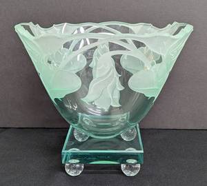lot 154 image: Guenther Luna Etched Floral Frosted Glass Bowl