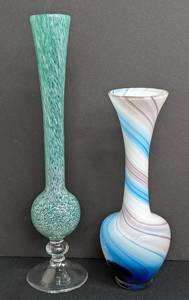 lot 156 image: Pair of Small Art Glass Bud Vases