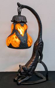 lot 157 image: Adorable Crouching Cat Table Lamp