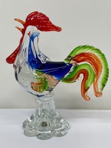 lot 152 image: Vinci - Hand Fused by Dynasty Gallery Art Glass Rooster