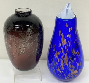 lot 142 image: A Duo of Lovely Glass Unsigned Art Glass  Vases