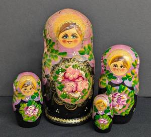 lot 179 image: Painted Russian Nesting Doll Set
