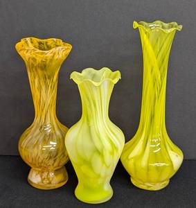 lot 180 image: Three Small Yellow Hued Art Glass Vases