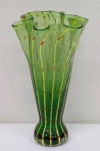 lot 175 image: Eastern Art Glass Hand Blown 10 Vase Green Yellow Stripe Red Dots