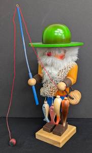 lot 173 image: Holzkunst Ulbricht Fisherman Nutcracker