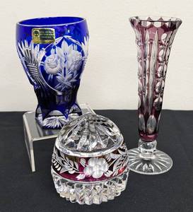 lot 185 image: Colorful Cut Crystal Paperweight and Small Vases