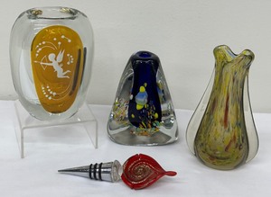 lot 186 image: A Lovely Collection of Art Glass