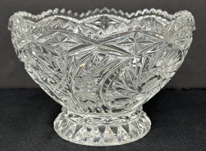 lot 189 image: Vintage Lead Crystal Sawtooth Footed Candy Dish