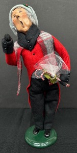 lot 190 image: Byers Choice Ltd. The Carolers - 2001