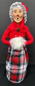 lot 192 image: Byers Choice Ltd The Carolers 1999