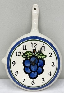 lot 197 image: Unique Vintage Stangl Fruit Skillet Clock