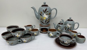 lot 198 image: Vintage Stangl Golden Harvest Collection - Coffee Pot, Tea Pot and More