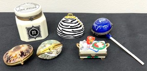 lot 225 image: A Sweet Collection of Small Collectible Trinket Boxes