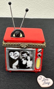 lot 63A image: I Love Lucy TV with Mini Pink Heart Limoges Style Trinket Pill by Cannon Falls