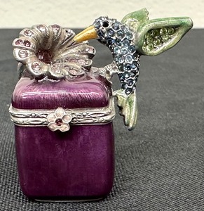 lot 88A image: Tiny Jay Strongwater Hummingbird Trinket Box