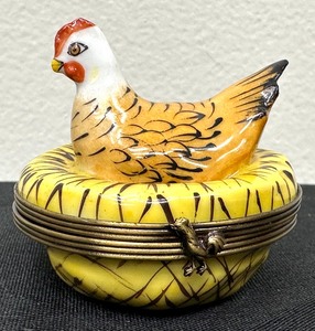 lot 12A image: Vintage Hand Painted Chamart Limoges France Hen on a Nest with Eggs Trinket Box