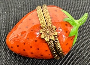 lot 108A image: Strawberry Limoges France Trinket Box