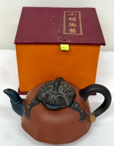 lot 68A image: Antique Small Chinese Yixing Zisha Clay Handmade Frog Teapot