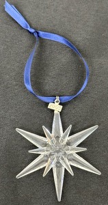 lot 192B image: Swarovski 2005 Annual Snowflake Star Ornament