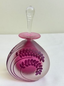 lot 13A image: Mary Agnus Art Glass Fern Perfume Bottle