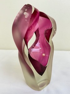 lot 34C image: Joseph Becker Handblown Art Glass Sculpture