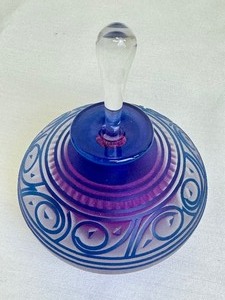 lot 15D image: Mary Agnus Art Glass Perfume Bottle