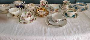 lot 83 image: Lovely Vintage Cup and Saucer Collection