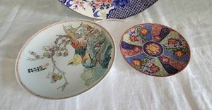 lot 84 image: Imari Hue Chinese Porcelain Plate Trio