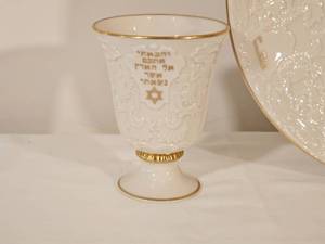 lot 32 image: Lenox Judaica Collection Seder Plate & Goblet