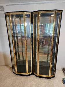 lot 23 image: Elegant MCM Henredon Black Lacquer and Brass Lit Display Cabinet Pair