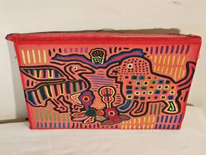 lot 114 image: Kuna Styled Molas Textile Art