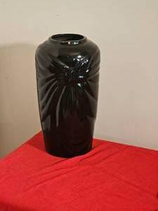 lot 117 image: Postmodern Heager Bowtie Vase