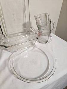 lot 144 image: Large Pyrex Cookware Glass