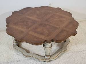 lot 70 image: Heritage Furniture Vintage Ornate Carved Inlaid Coffee Table