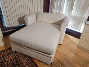lot 109 image: Ultra-Comfortable Pearl Upholstered Chaise Lounge