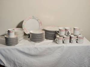 lot 101 image: Delightful Fine China - China Pearl - (48)