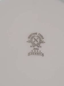 lot 100 image: Elegant Noritake Fine Bone China Set - Derry - (52)