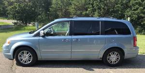 2010 Chrysler Town & Country LTD