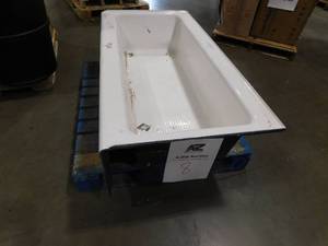 lot 8 image: KOHLER 30 X60 CAST IRON TUB - RH