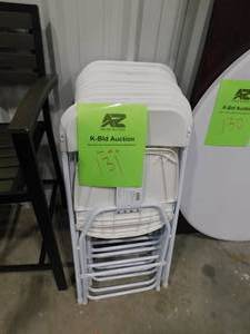 lot 131 image: (10) WHITE PLASTIC FOLDING CHAIRS