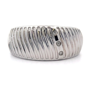 lot 46 image: Chic Three-Stone Diamond Scalloped Croissant Textured Ring